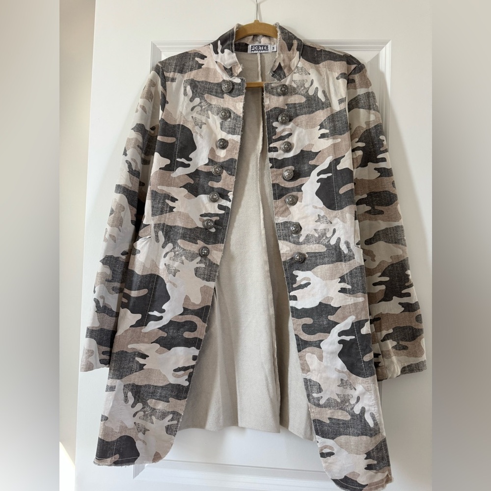 Stylish Women's Camouflage Utility Jacket